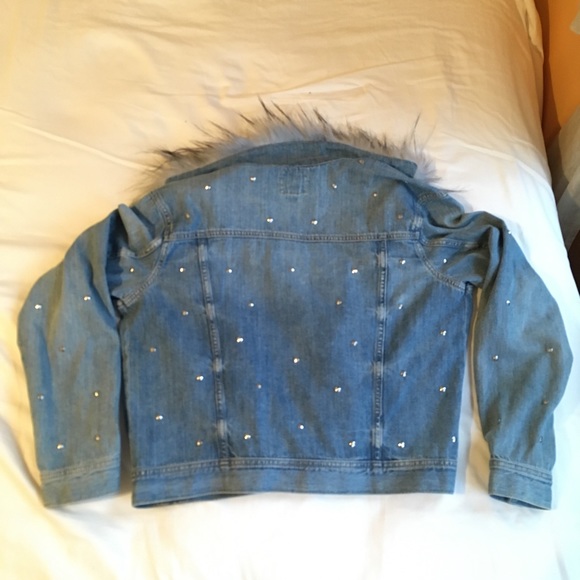 American Eagle Fur Collar Studded Jean Jacket AE - Picture 8 of 8